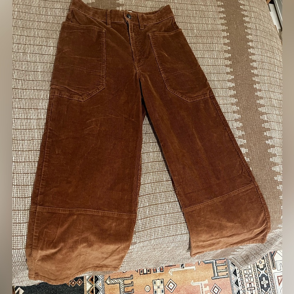 Everlane Corduroy Gardener Pant, brown. Size 6. - Picture 2 of 3